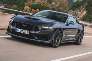 Новий Ford Mustang Dark Horse викрали з порту