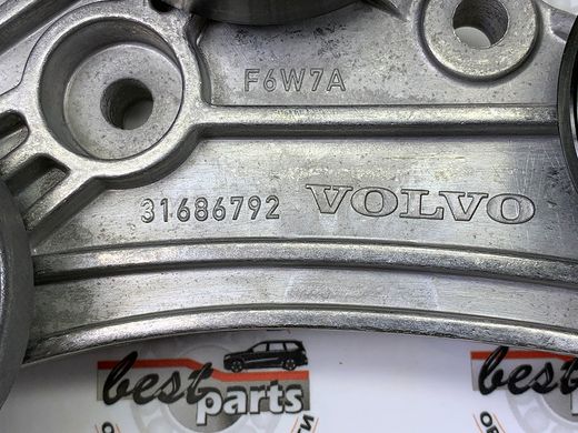 31686792 Кронштейн з роликами приводного ременя Volvo XC90 (16-) / XC60 (18-) / XC60 (-17) / V90 CC (17-) / V90 (17-) / V60 (19-) / S90 (17-) / S60 (19-)