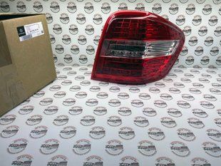 A1649064500, A 164 906 45 00 Ліхтар задній правий USA Mercedes ML W164