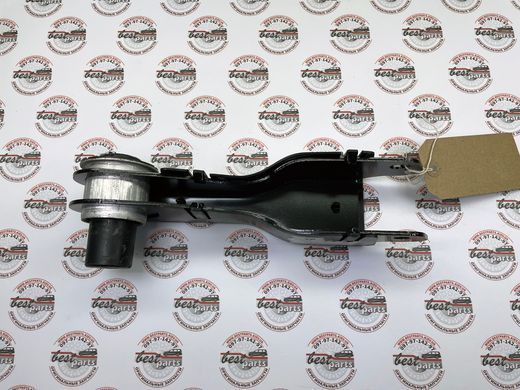 LR095330 Важіль задньої підвіски нижній правий, передній Land Rover Discovery Sport L550