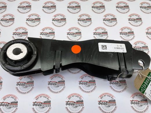 LR095330 Важіль задньої підвіски нижній правий, передній Land Rover Discovery Sport L550