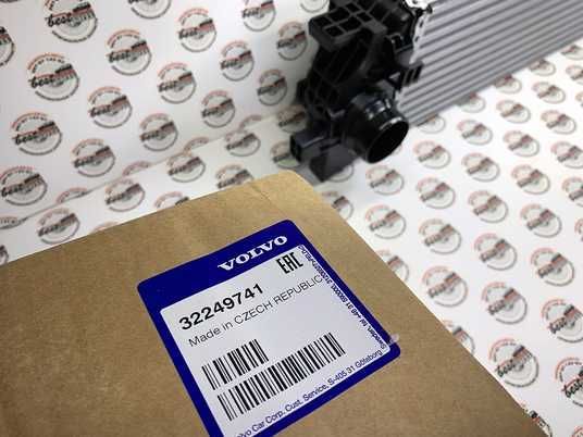 RT-167118  32249741 Інтеркулер (Радіатор охолодження турбіни) Volvo XC90 (16