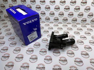 31686560 Корпус термостата з термостатом у зборі Volvo XC90 (16-) / XC60 (18-) / V90 CC (17-) / V90 (17-) / V70 (-16) / V60 CC (-18) / V60 (-18) / V40 CC (-19) / V40 (-19) / S90L (19-) / S90 (17-) / S80 (-16) / S80L (-12) / S60 CC (-18) / S60 (-18)