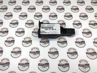 95B121093A, 95B 121 093 A Кронштейн кріплення радіатора охолодження Porsche Macan 95B / 95B-2