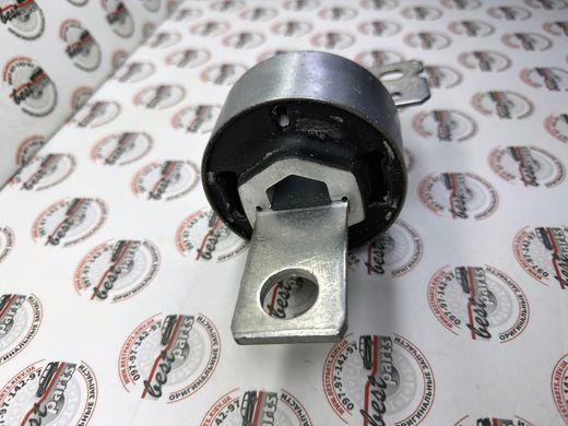 31476227 Сайлентблок заднего левого кулака Volvo V60 (-18) S60 (-18)