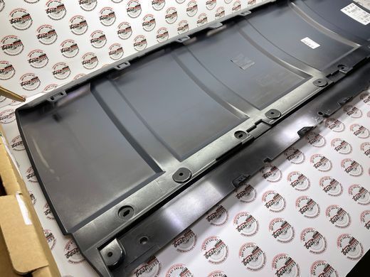 LR117512 Крышка буксировочная переднего бампера рестайлинг 2018- Range Rover Vogue L405