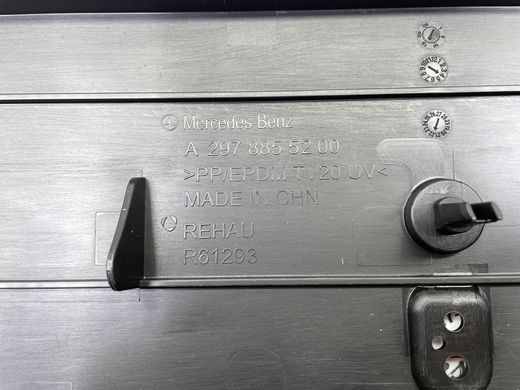 A2978805900, A 297 880 59 00 Рамка (подиум) под номерной знак переднего бампера Европа Mercedes EQS V297
