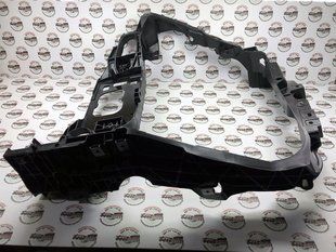 95B805295E, 95B 805 295 E Кронштейн кріплення лівого інтеркулера Porsche Macan 95B / 95B-2