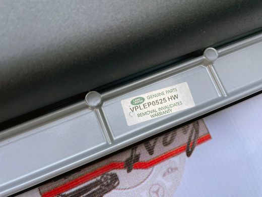 VPLEP0525 Подножки (пороги) боковые стандартная колесная база / Long Bright к-т Land Rover Defender L663