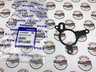 31430547 Прокладка вакуумного насоса Volvo XC90 (16-) / XC70 (-16) / XC60 (18-) / XC60 (-17) / XC40 (18-) / V90 CC (17-) / V90 (17-) / V70 (-16) / V60 CC (19-) / V60 (19-) / V60 CC (-18) / V60 (-18) / V40 CC (-19) / V40 (-19) / S90 (17-) / S80 (-16) / S60