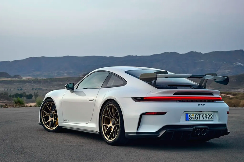Какими получились два новых Porsche 911 GT3?